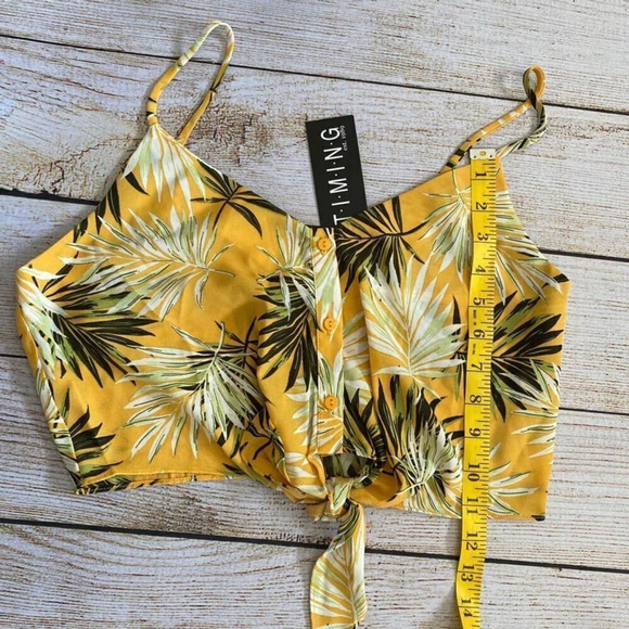Timing Tie Front Tropical Crop Top (Sz M) - Picture 7 of 8